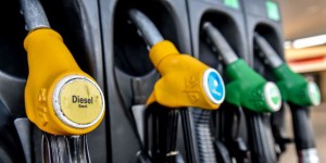 La baisse record du prix des carburants en trois chiffres