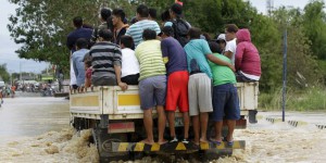 Les Philippines sous les eaux après le passage du typhon Melor