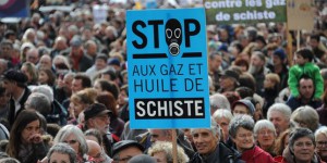 « Non au gaz de schiste ni aujourd’hui, ni demain » : des milliers de personnes défilent dans le Gard