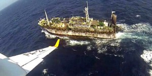 Les gardes-côtes argentins coulent un navire de pêche chinois