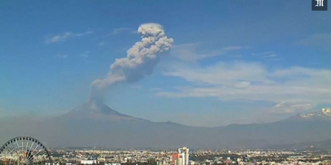 Mexique : impressionante éruption du Popocatepetl