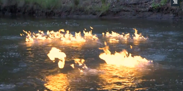 En Australie, un député écologiste met le feu à l’eau d’une rivière