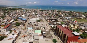 Un drone filme les dégâts du séisme en Equateur
