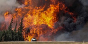 Les flammes continuent à faire des ravages au Canada, 8 000 personnes encore évacuées