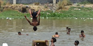 En Inde, Paysans et tradeurs guettent la mousson