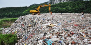 Vingt mille tonnes de déchets déversés dans un lac de Suzhou en Chine
