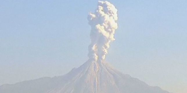 Mexique : le volcan de Colima entre en éruption