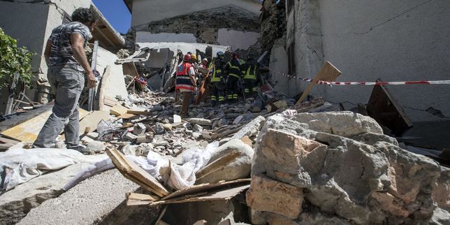 Séisme en Italie : « Il y a eu une énorme secousse, tout bougeait autour de nous »