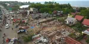 Indonésie : des images aériennes montrent l’étendue des dégâts après le séisme