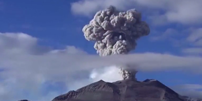 Violente éruption volcanique au Pérou
