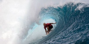 Pour la légende du surf Kelly Slater, « il faut réguler la population de requin à la Réunion »