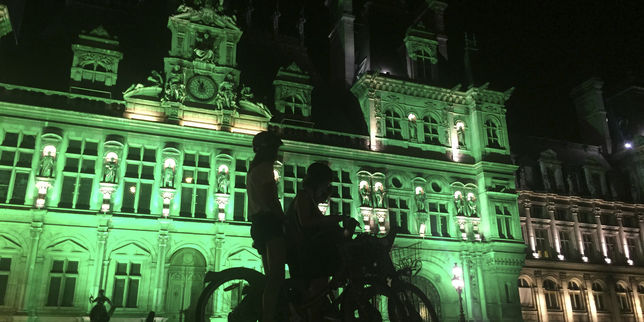 Accord de Paris : des bâtiments illuminés de vert pour protester contre Donald Trump