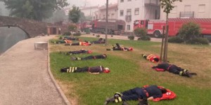 La photo virale qui résume le combat et les sacrifices des pompiers portugais