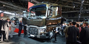 Pollution : les transporteurs français, premières victimes du « cartel des camions »