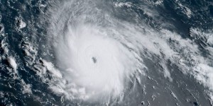 L’ouragan Irma est passé en catégorie maximale de 5 et menace les Caraïbes