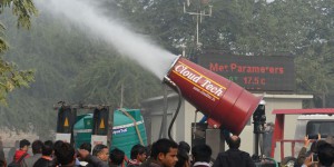 Pour lutter contre la pollution de l’air, Delhi teste le brumisateur géant
