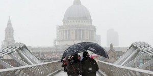 Les vents violents et la neige paralysent une partie de l’Europe