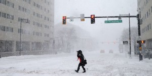 Aux Etats-Unis, une violente tempête de neige fait sept morts et paralyse le nord-est du pays