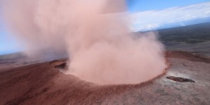 Séisme sur les flancs d’un volcan en éruption à Hawaï