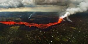 A Hawaï, le volcan Kilauea, destructeur et vénéré