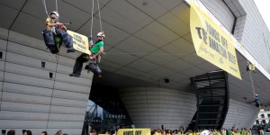Total : l’assemblée générale des actionnaires envahie par Greenpeace