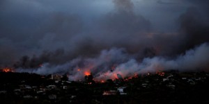 Athènes prise dans une meurtrière ceinture de feux