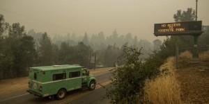 Californie : un incendie gagne du terrain près du parc national de Yosemite