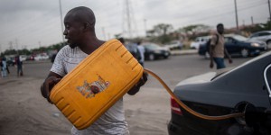 Des géants du pétrole livrent de l’essence toxique à l’Afrique de l’Ouest