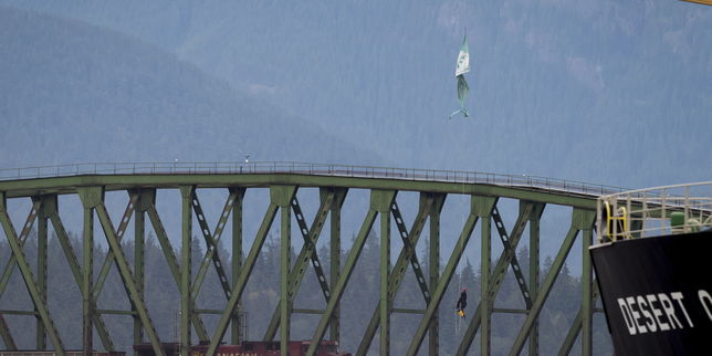 Greenpeace bloque des pétroliers pour protester contre un projet d’oléoduc à Vancouver