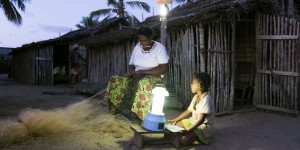 A Madagascar, des grands-mères deviennent des « fées électricité »