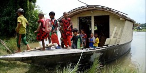 Pourquoi des villages du Bangladesh construisent leurs écoles sur des bateaux
