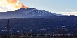 Une zone proche du volcan Etna, en éruption, frappée par un séisme de magnitude 4,8