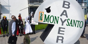 Monsanto, poids lourd des pesticides et spécialiste des infos en kit
