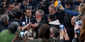 « Bravo, ne lâchez rien ! » : au Salon de l’agriculture, Macron s’offre un bain de foule sans chahut ni insultes