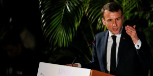 Critiqué en France pour son inaction, Macron se pose en champion du climat au Kenya