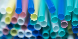 Le Parlement européen valide définitivement l’interdiction de certains plastiques à usage unique