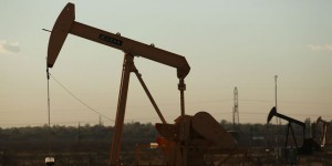 Aux Etats-Unis, bataille à coups de milliards de dollars pour le pétrole de schiste