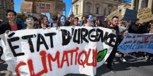 Des milliers de lycéens manifestent à nouveau en France pour alerter sur l’urgence climatique