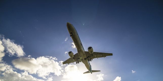 Climat : une étude de la Commission européenne propose de taxer le kérosène des avions