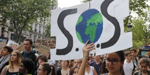 Climat : à Paris, les jeunes « sèchent et la planète aussi »