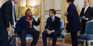 Emmanuel Macron assure le chef indigène Raoni du soutien de la France