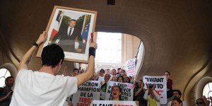 Des amendes pour les décrocheurs de portraits de Macron