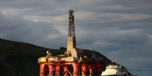Greenpeace contraint une plate-forme pétrolière de BP à faire demi-tour