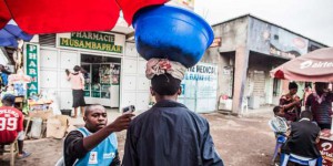 Un an après le retour d’Ebola en RDC, la menace gagne les villes