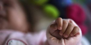 Enfants nés sans bras : une famille de l’Ain porte plainte