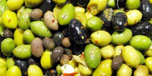 Quiz : A l’apéro, olive noire ou olive verte ? Testez vos connaissances sur la quantité de gras dans nos aliments