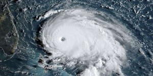 L’ouragan Dorian, passé en catégorie 5, se dirige vers les Bahamas