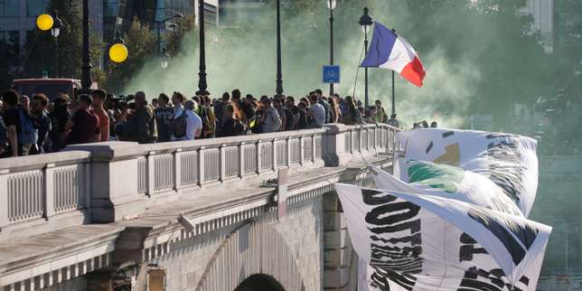 « Marche pour le climat » : confusion et lacrymogènes à Paris, rassemblements pacifiques ailleurs
