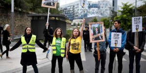Portraits de Macron décrochés à Paris : 500 euros d’amende pour huit militants