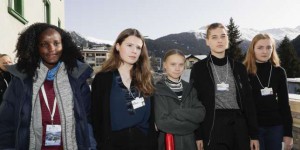 « J’ai compris la définition du mot racisme » : la militante Vanessa Nakate rognée d’une photo au Forum de Davos